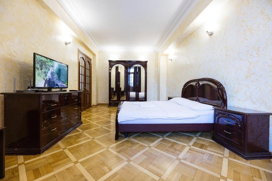Apartment Arena City 911 Kiev Bagian luar foto
